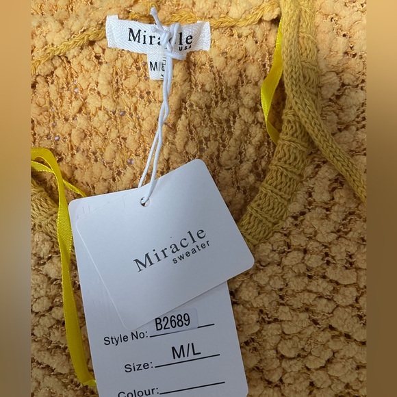 NWT Miracle Popcorn Chenille Sweater Hoodie in Yellow. Size M/L - Picture 5 of 6